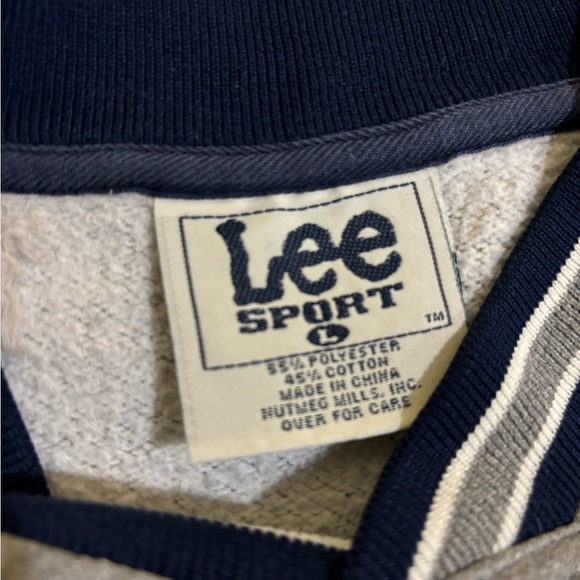 Vintage 90s Lee Sport Cleveland Indians Embroidered Sweatshirt - Picture 4 of 4